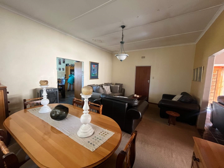 4 Bedroom Property for Sale in Kanoneiland Northern Cape